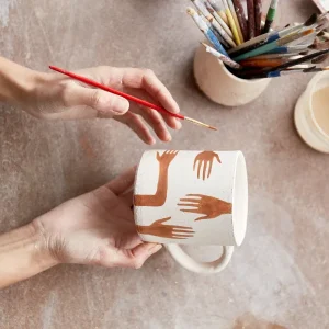 Tazas de cerámica pintadas a mano